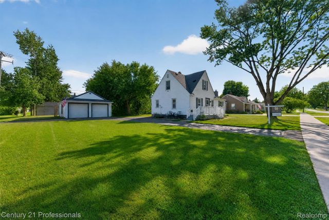 31711 Leona Street, Garden City, MI 48135