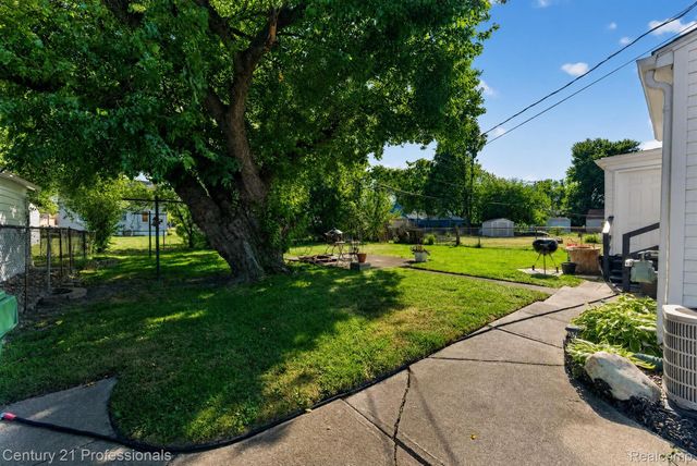 31711 Leona Street, Garden City, MI 48135