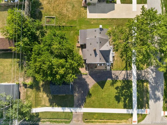 31711 Leona Street, Garden City, MI 48135