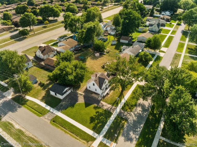 31711 Leona Street, Garden City, MI 48135