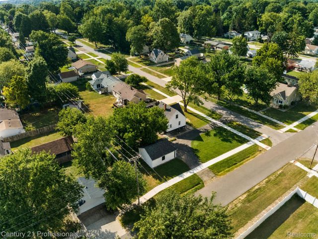 31711 Leona Street, Garden City, MI 48135