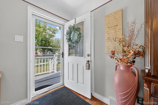 31711 Leona Street, Garden City, MI 48135