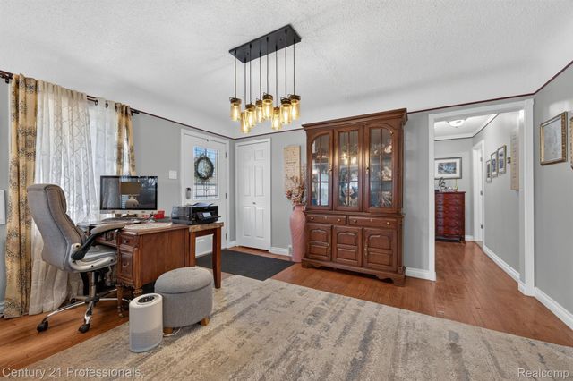 31711 Leona Street, Garden City, MI 48135