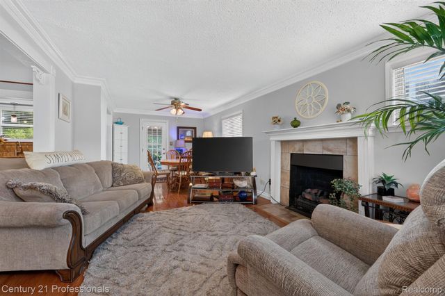 31711 Leona Street, Garden City, MI 48135