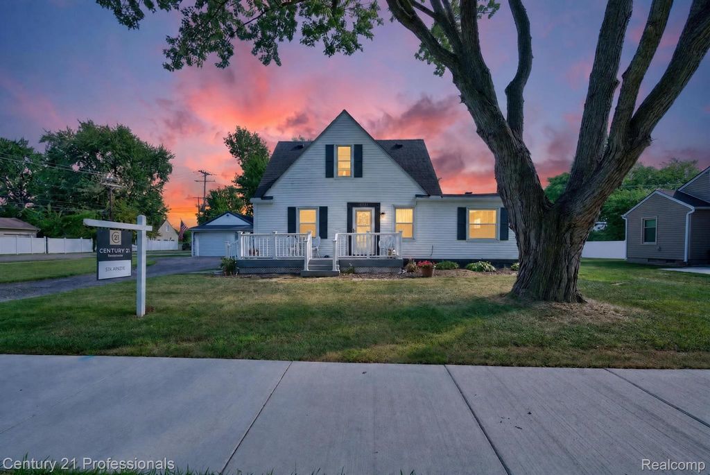 31711 Leona Street, Garden City, MI 48135