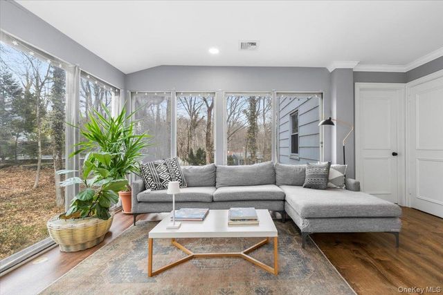 111 SPIER Road, Scarsdale, NY 10583