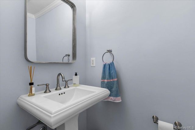 111 SPIER Road, Scarsdale, NY 10583