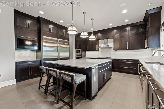 30442 S Greenbriar Road, Franklin Village, MI 48025