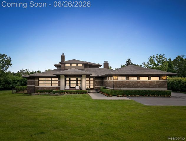 30442 S Greenbriar Road, Franklin Village, MI 48025