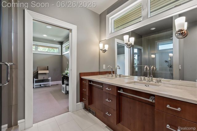 30442 S Greenbriar Road, Franklin Village, MI 48025