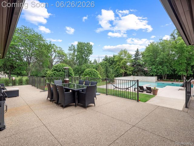 30442 S Greenbriar Road, Franklin Village, MI 48025