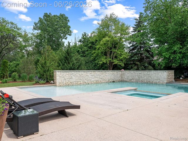 30442 S Greenbriar Road, Franklin Village, MI 48025