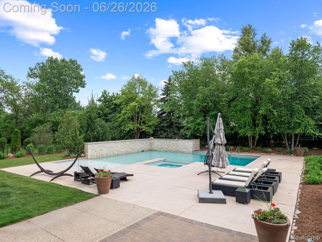 30442 S Greenbriar Road, Franklin Village, MI 48025