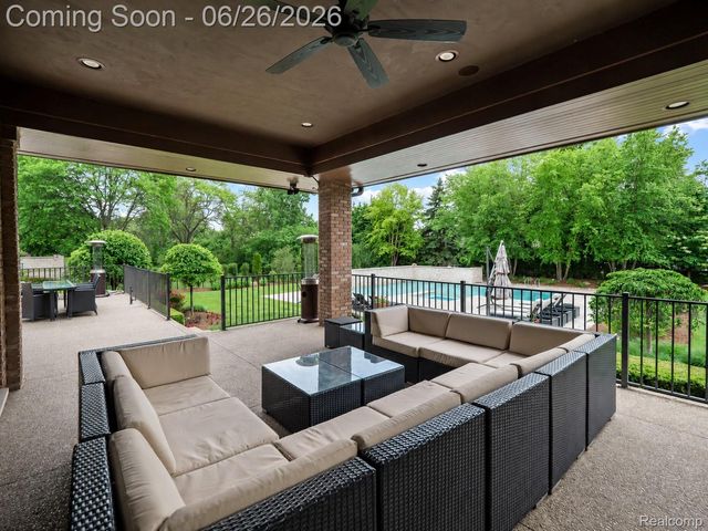 30442 S Greenbriar Road, Franklin Village, MI 48025
