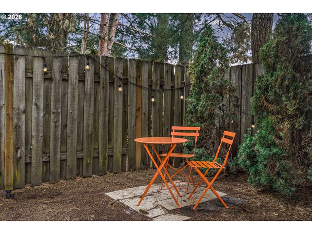 7826 Se SPORRI Ln, Milwaukie, OR 97267