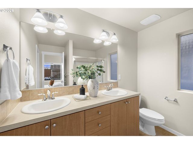 7826 Se SPORRI Ln, Milwaukie, OR 97267