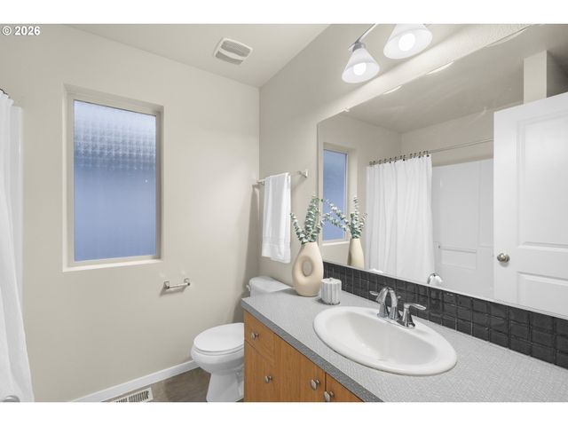 7826 Se SPORRI Ln, Milwaukie, OR 97267