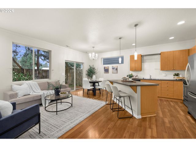 7826 Se SPORRI Ln, Milwaukie, OR 97267