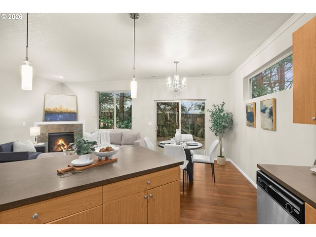 7826 Se SPORRI Ln, Milwaukie, OR 97267