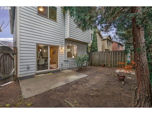 7826 Se SPORRI Ln, Milwaukie, OR 97267