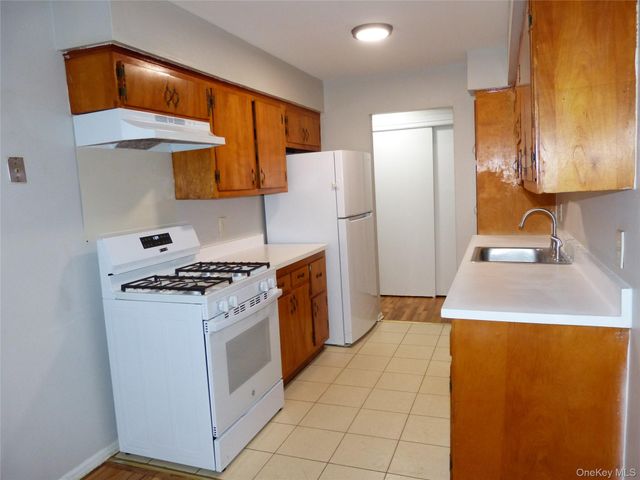 201 Kearsing Parkway D, Monsey, NY 10952