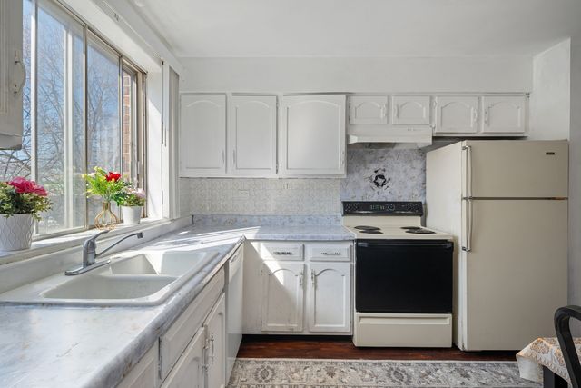 9445 Kenton Avenue 207, Skokie, IL 60076