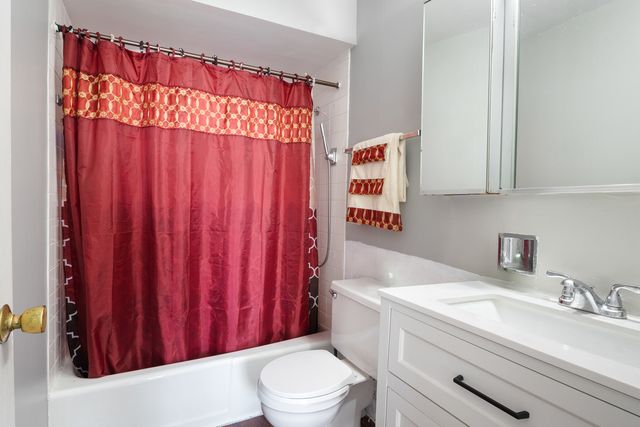 9445 Kenton Avenue 207, Skokie, IL 60076