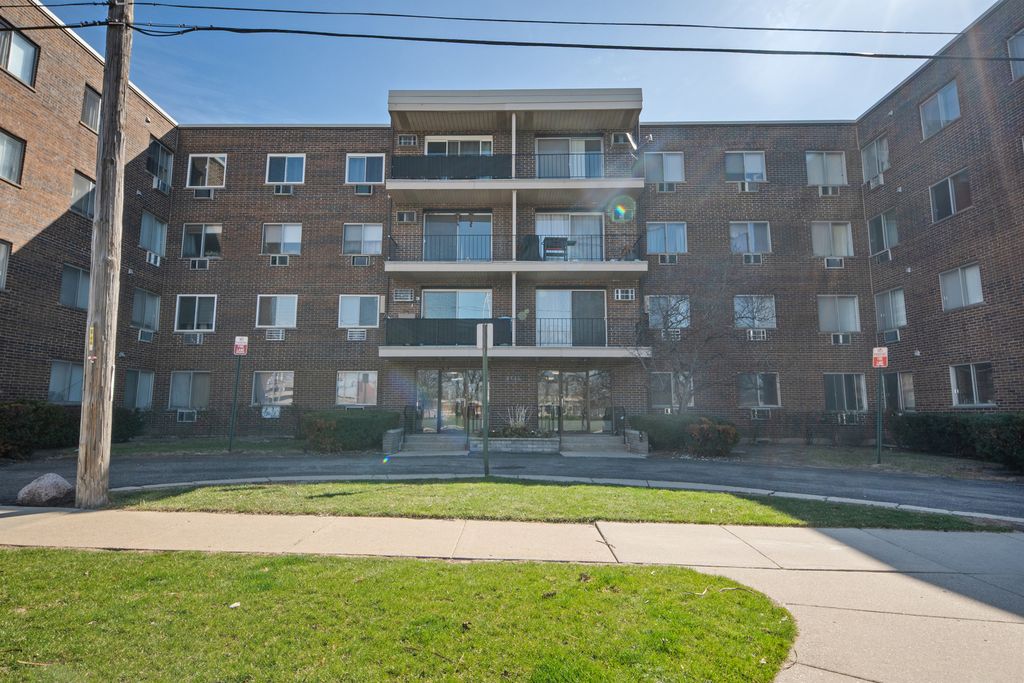 9445 Kenton Avenue 207, Skokie, IL 60076