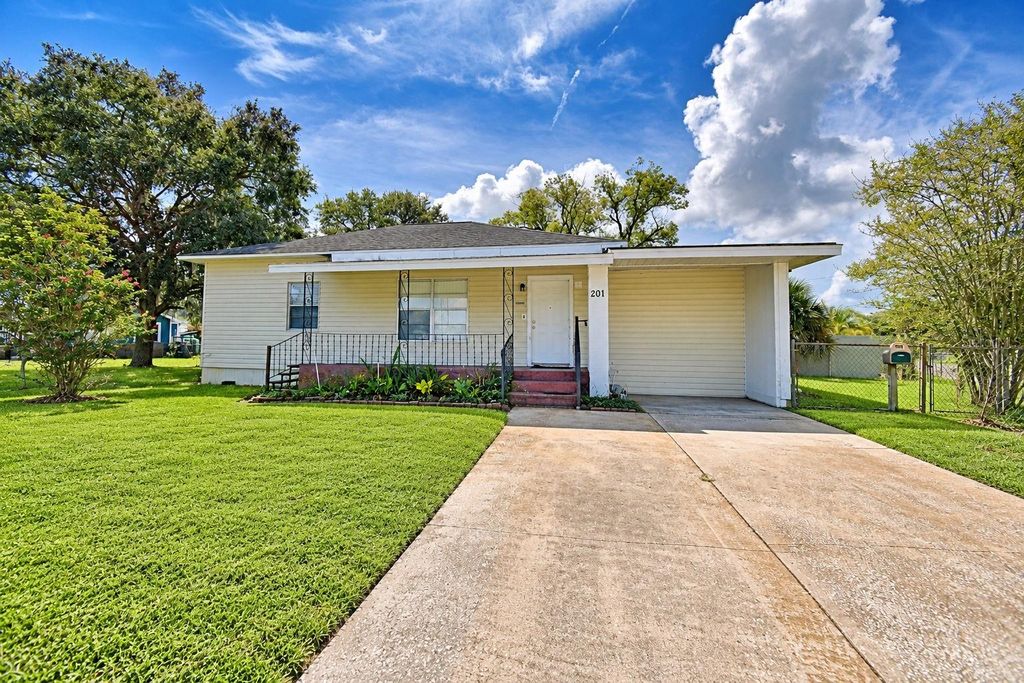 201 LAKE DALE DRIVE, Auburndale, FL 33823