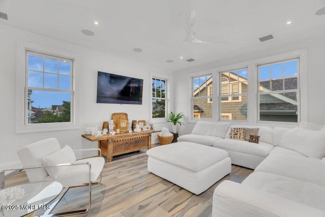 985 Ocean Avenue, Mantoloking, NJ 08738