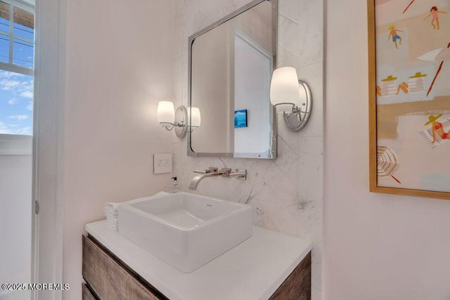 985 Ocean Avenue, Mantoloking, NJ 08738