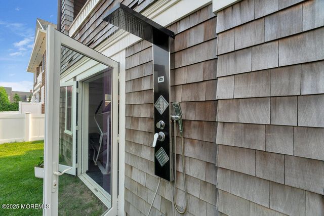 985 Ocean Avenue, Mantoloking, NJ 08738