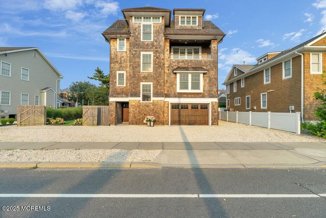 985 Ocean Avenue, Mantoloking, NJ 08738
