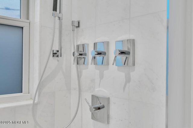 985 Ocean Avenue, Mantoloking, NJ 08738