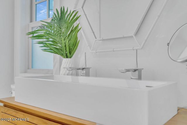 985 Ocean Avenue, Mantoloking, NJ 08738