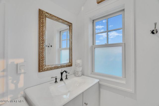 985 Ocean Avenue, Mantoloking, NJ 08738