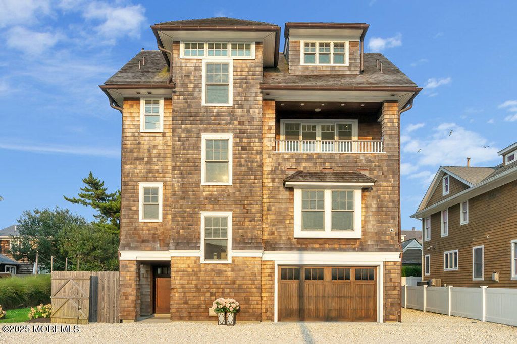 985 Ocean Avenue, Mantoloking, NJ 08738