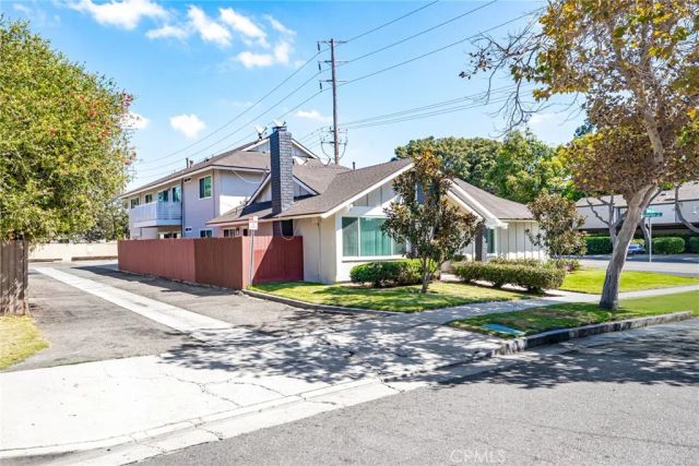 2601 W Juniper, Santa Ana, CA 92704