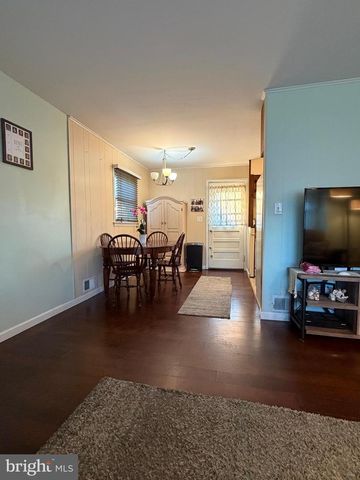 16 WICKOM AVE, Hamilton, NJ 08690