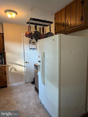 16 WICKOM AVE, Hamilton, NJ 08690