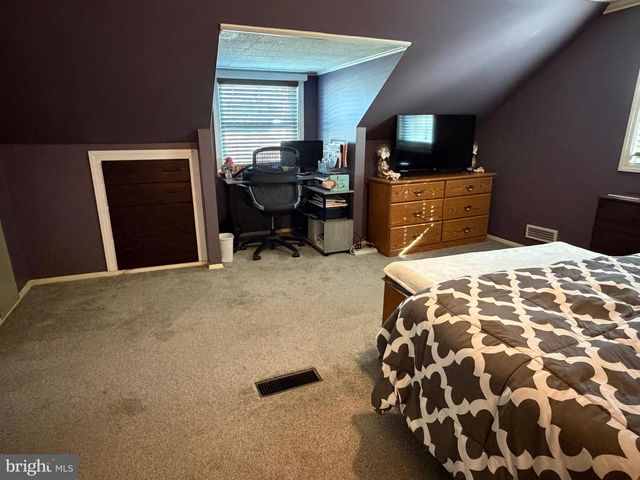 16 WICKOM AVE, Hamilton, NJ 08690