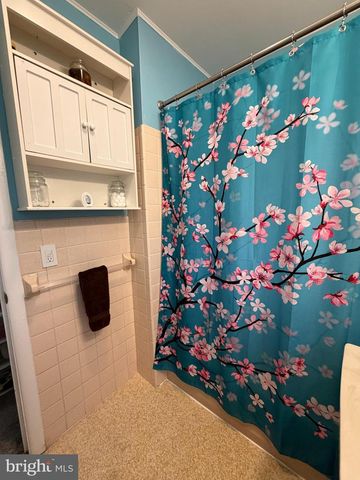 16 WICKOM AVE, Hamilton, NJ 08690