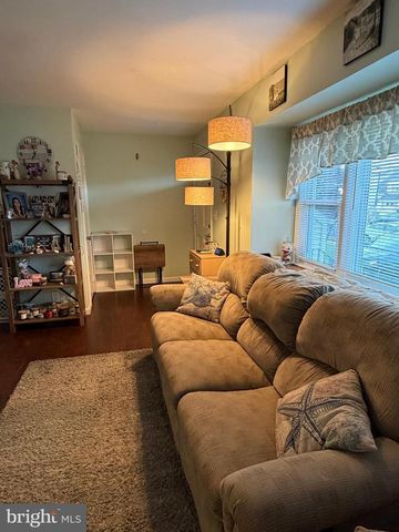 16 WICKOM AVE, Hamilton, NJ 08690