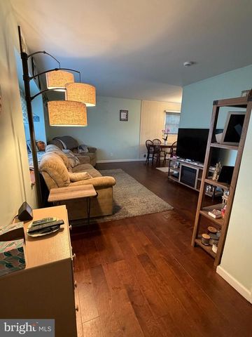 16 WICKOM AVE, Hamilton, NJ 08690