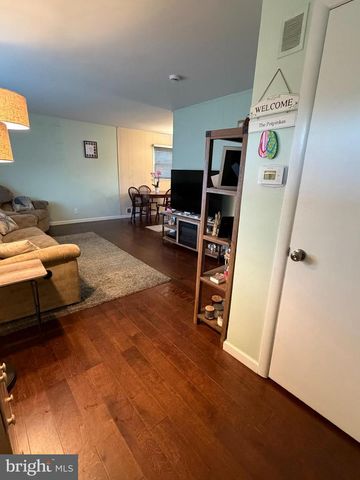 16 WICKOM AVE, Hamilton, NJ 08690