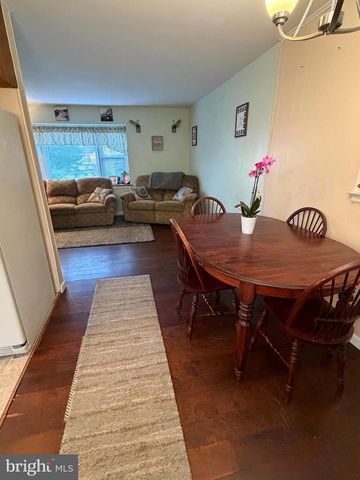 16 WICKOM AVE, Hamilton, NJ 08690