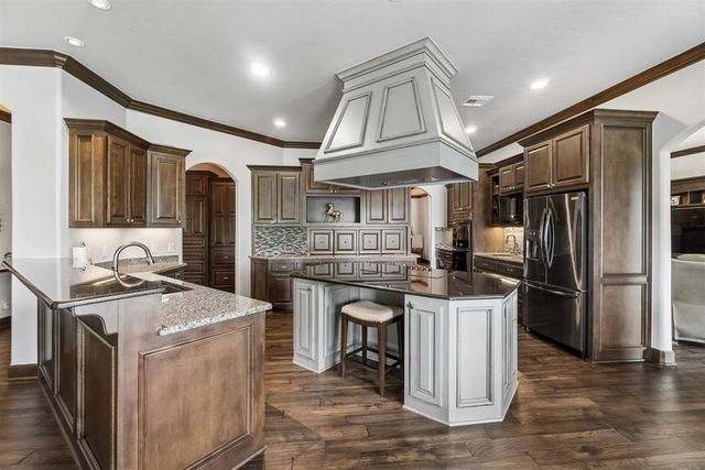 21484 S Sawtooth Circle, Edmond, OK 73012