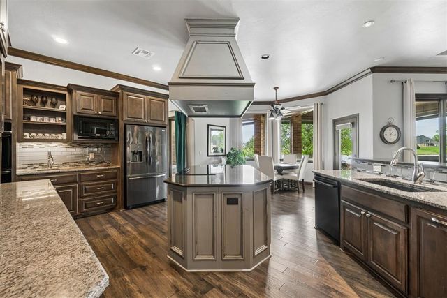 21484 S Sawtooth Circle, Edmond, OK 73012