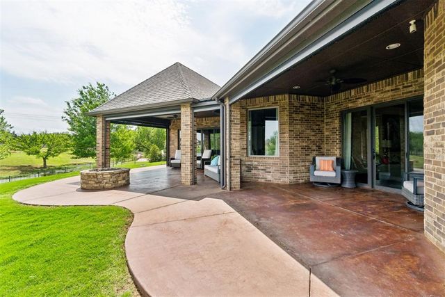21484 S Sawtooth Circle, Edmond, OK 73012