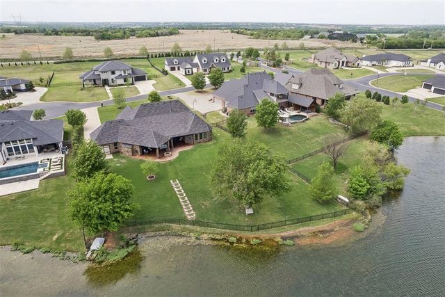 21484 S Sawtooth Circle, Edmond, OK 73012
